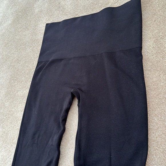 Spanx 7/8 black leggings size M - worn once! - Picture 4 of 5